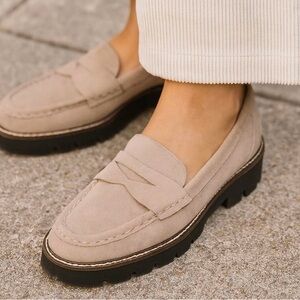 House of Harlow 1960 Gunner Suede Taupe Penny Loafer Slip On Lug Shoe Womens 10M